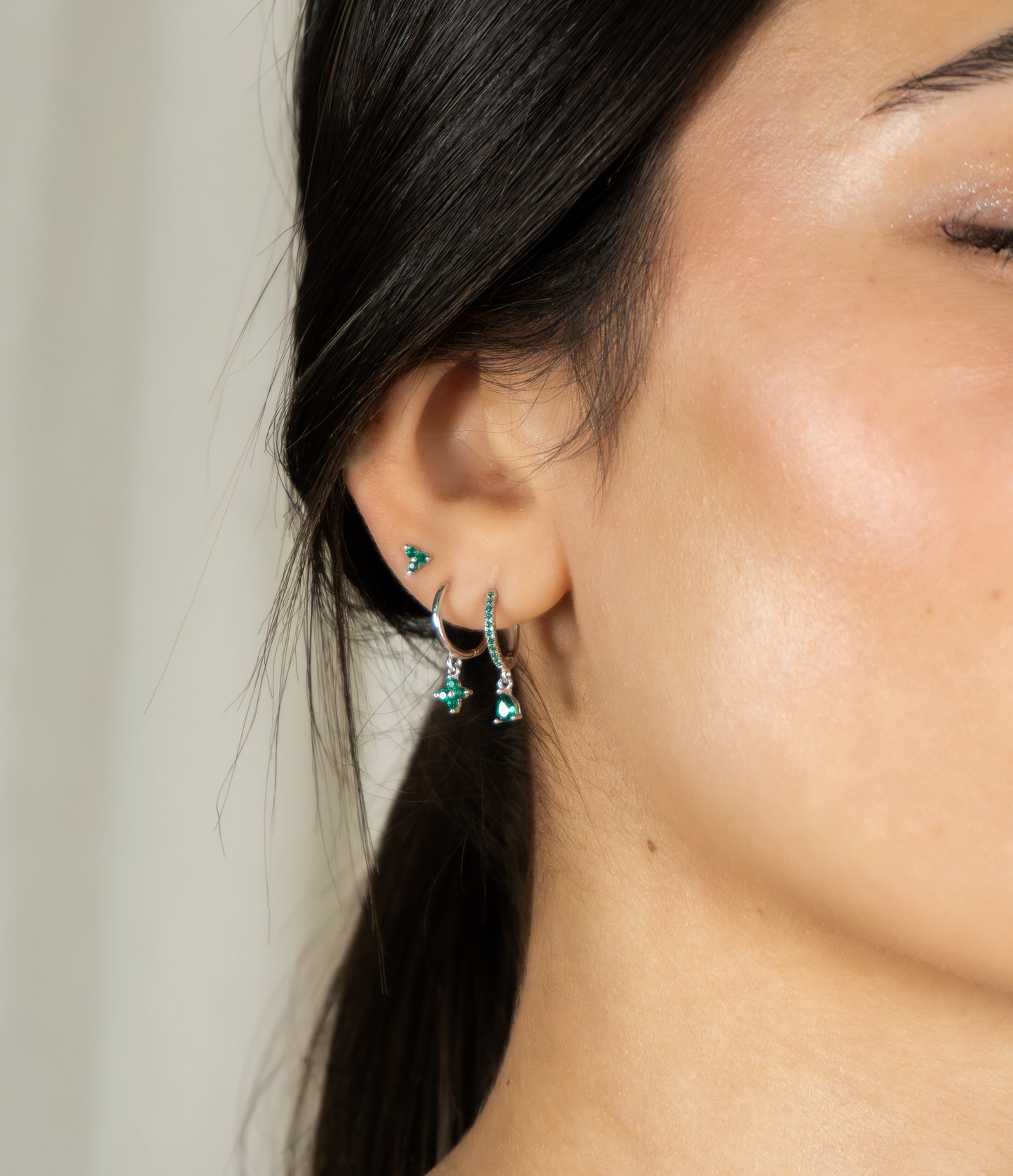925 Sterling Silber Ohrringe mit tropfenförmigem Smaragdgrünen Zirkonia Steinen