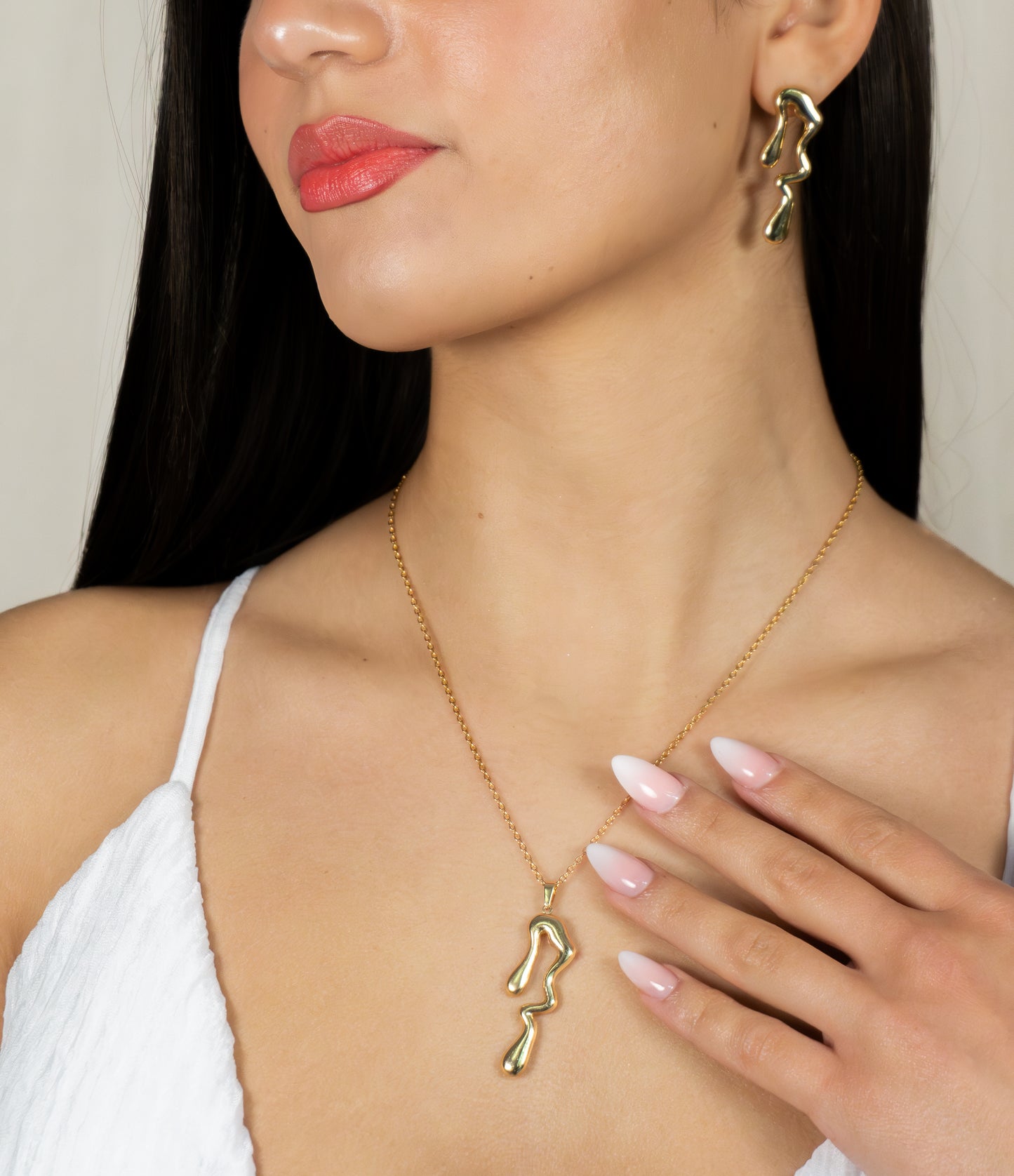 Asymmetrisches Schmuckset aus Edelstahl